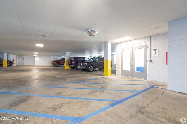 Building Photo - 509 Memorial Dr