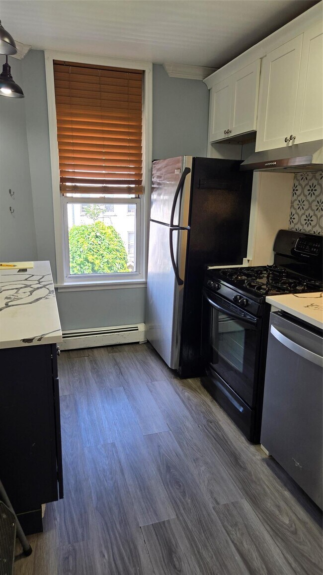Building Photo - 65 Hausman St