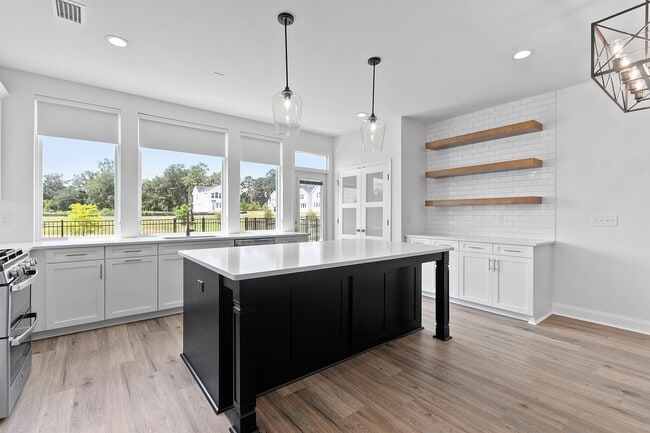 Building Photo - 5643 Fletcher Oaks Dr