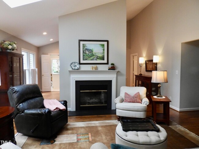 Building Photo - 531 Weathersfield