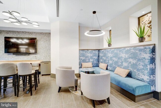 Building Photo - 3101 N Hampton Dr