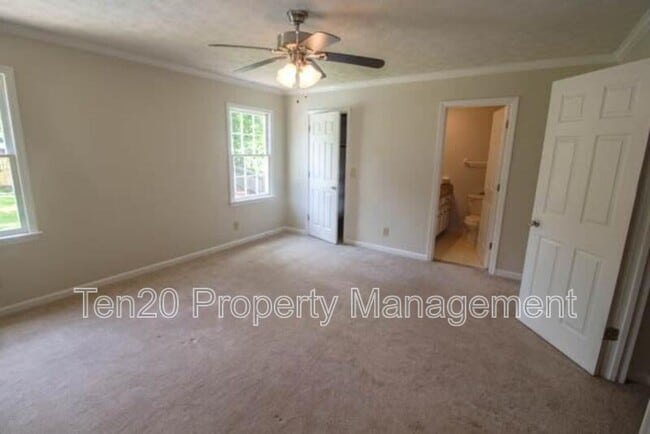 Building Photo - 4566 Jiminey Loop