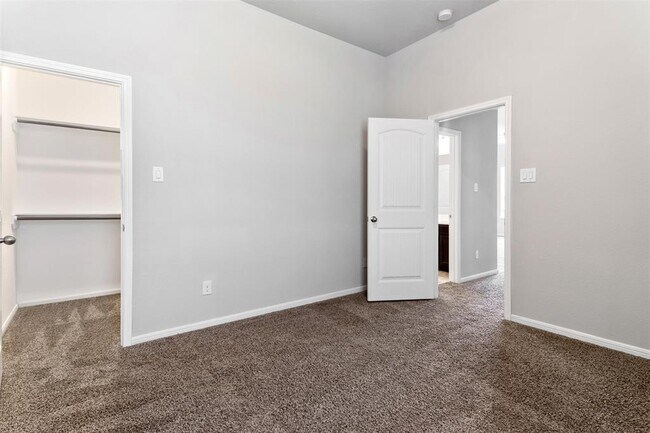 Building Photo - 4926 Thunder Creek Ln