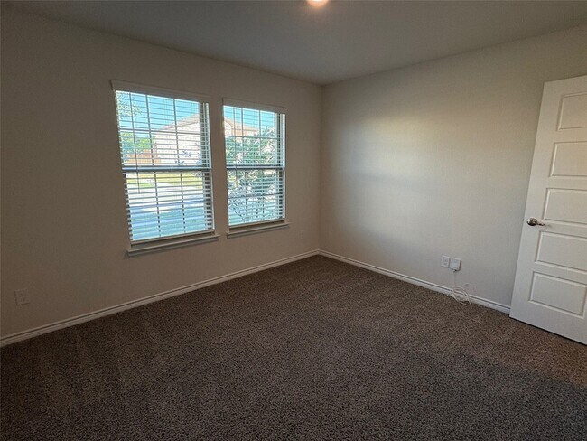 Building Photo - 610 Union Dr