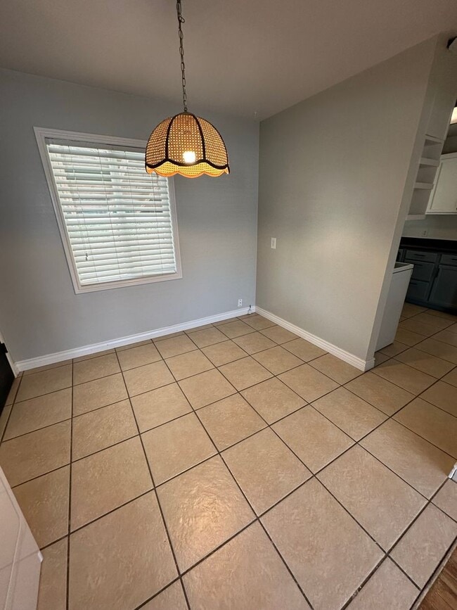 Building Photo - 4650 S