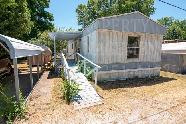 Building Photo - 2-Bed 2-Bath