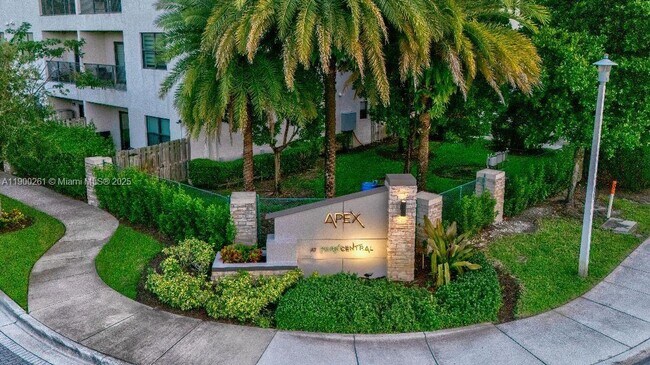 Building Photo - 7925 NW 104th Ave