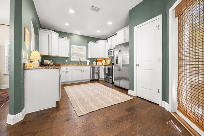 Building Photo - 120 Mosaic Oaks Cir