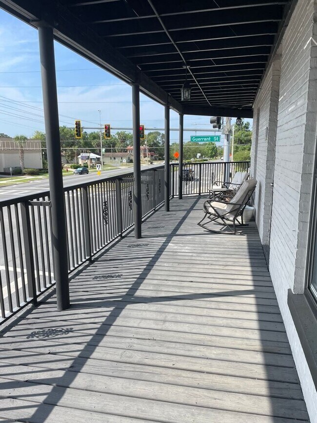 Building Photo - Corner Unit Overlooking Downtown Umatilla Granite Counters