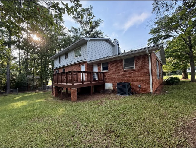 Building Photo - AVAILABLE NOW – FAIRBURN, GA 4 Bedrooms + Flexible Main-Level Living Space | Full Bathroom on Mai...