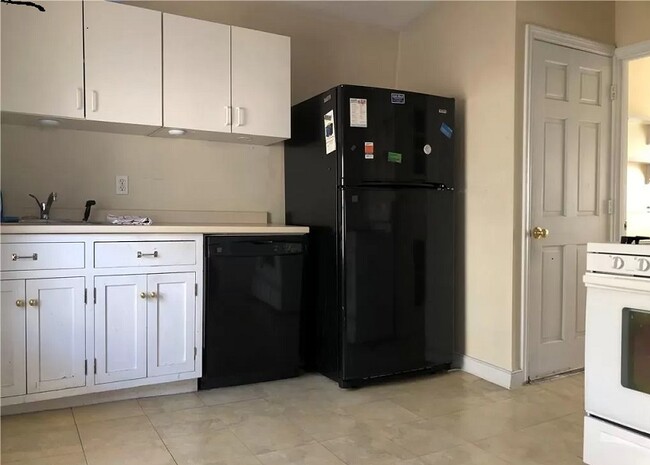 Full kitchen - plenty of cabinets - 5 Narragansett Ave