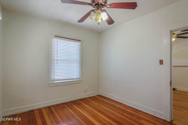 Building Photo - 3611 Yandell Dr