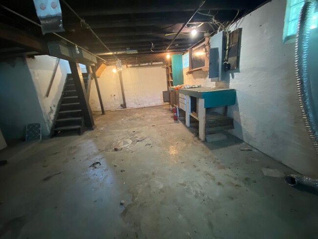 Building Photo - 2 Bedroom 1 Bath home