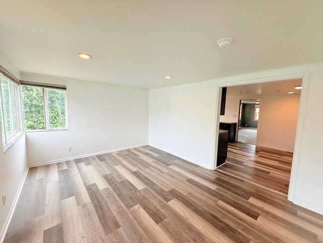 Building Photo - West Seattle Home