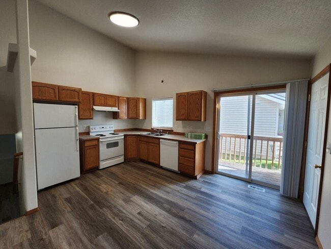 Building Photo - 7815 Deschutes Dr