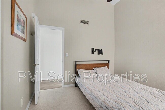 Building Photo - 10198 E San Salvador Dr