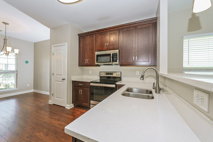 Building Photo - 8809 Cressent Glen Ct