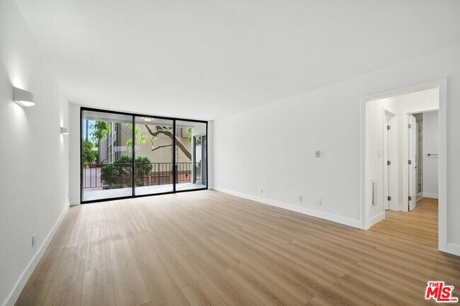 Building Photo - 305 San Vicente Blvd