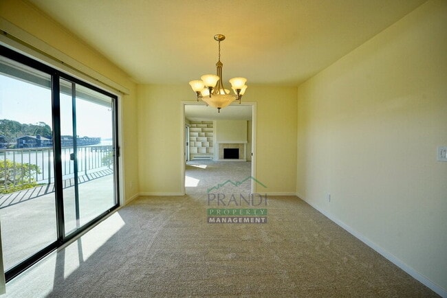 Building Photo - 16 Greenwood Bay Dr