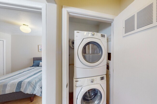 Building Photo - 1613 Morningside Dr NE