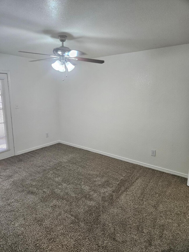 Building Photo - 1310 S Hardy Dr