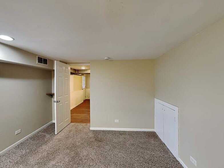 Building Photo - 144 E Drummond Ave