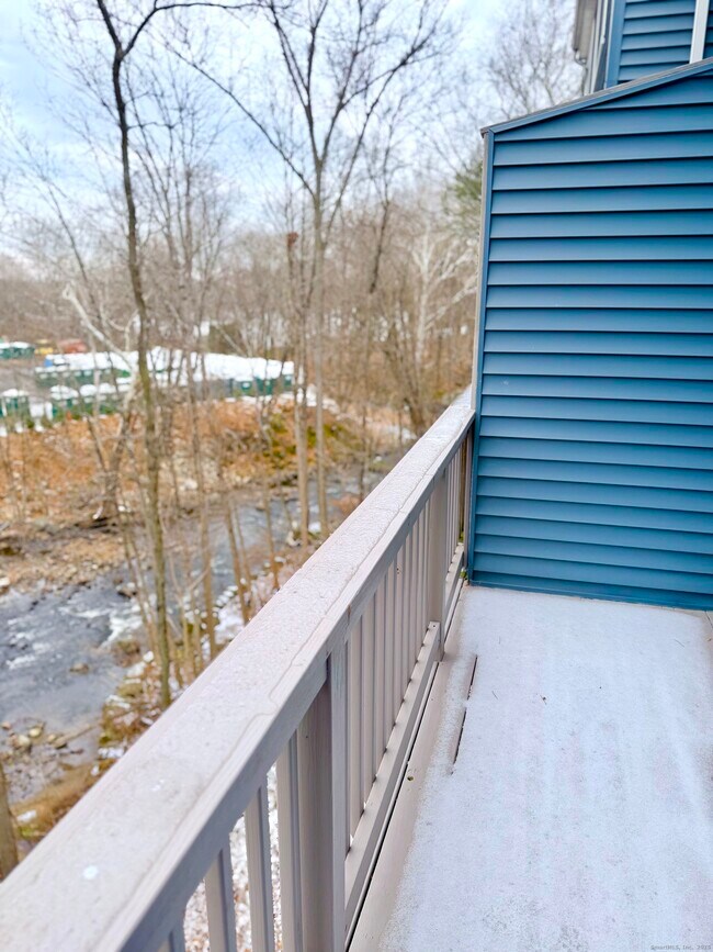 Building Photo - 14 Newtown Rd