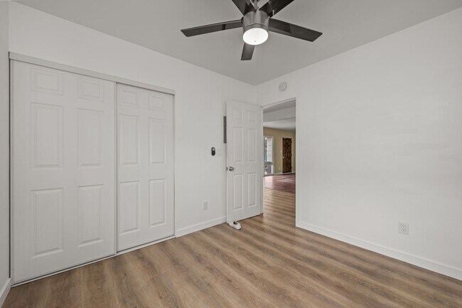 Building Photo - 6233-6235 Dorothy Dr