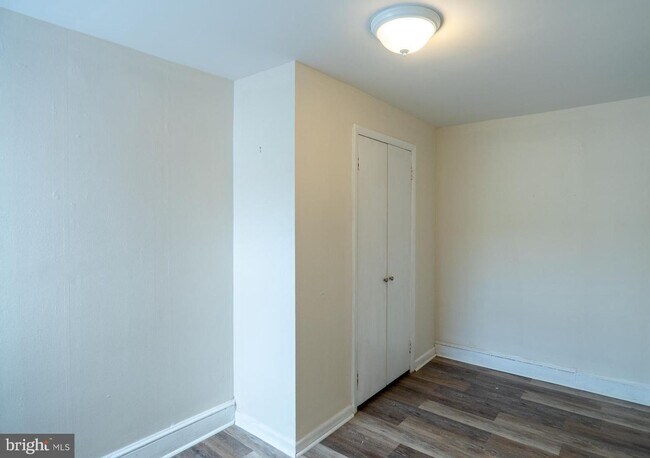 Building Photo - 1420 S Hicks St
