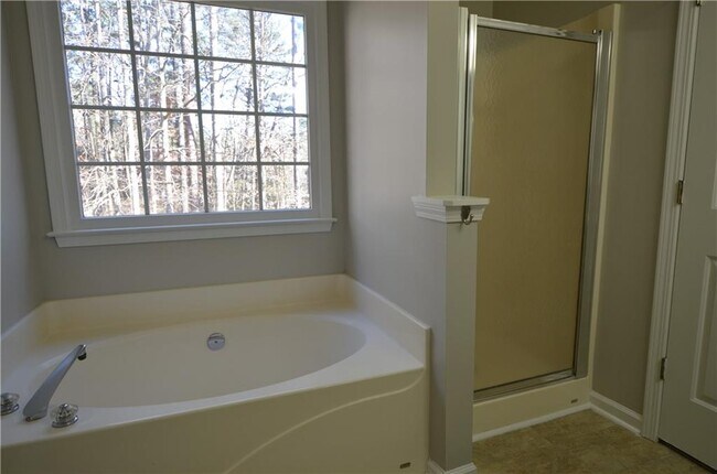 Building Photo - 140 Stewart Dr