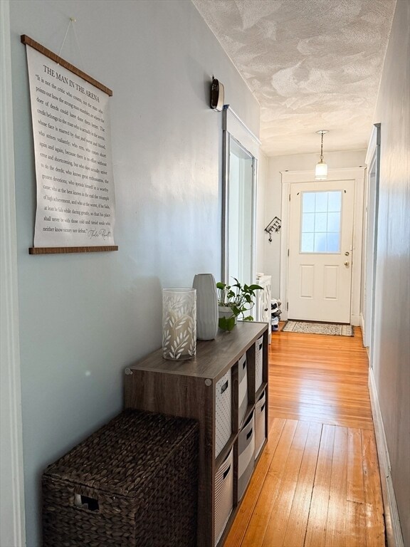 Building Photo - 10 Hunnewell Ave