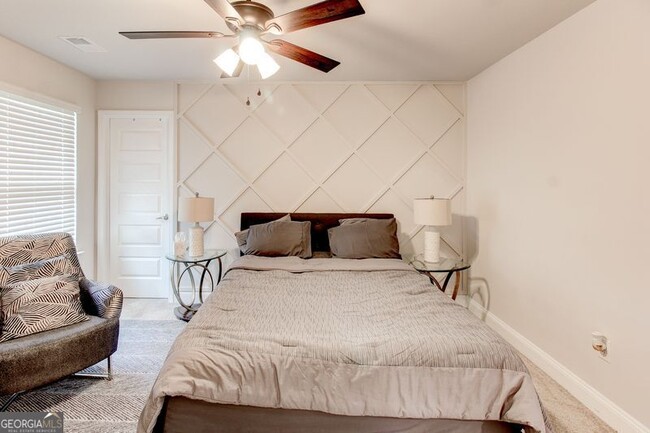 Building Photo - 3617 Chestnut Oak St