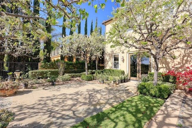 Building Photo - 19668 Three Oaks Ln