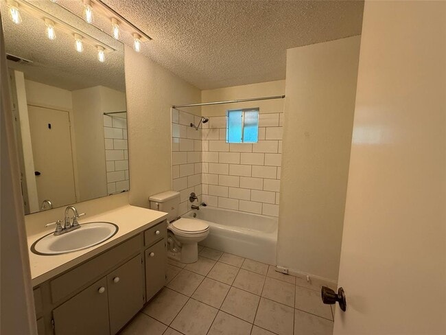 Building Photo - 6917 Scenic Brook Dr