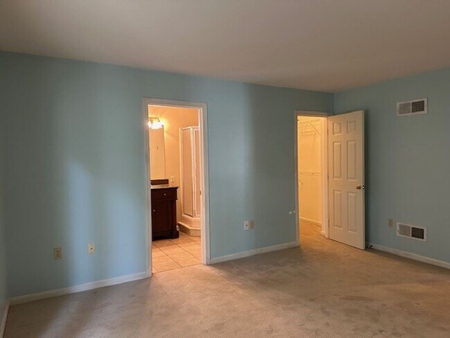 Building Photo - 2033 A Raleigh Rd
