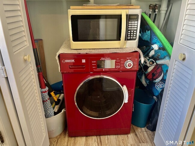 Building Photo - 51 Billow Rd