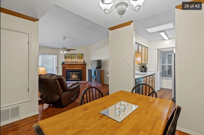 Building Photo - Downtown Third-Floor Penthouse Condo