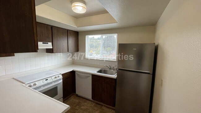 Building Photo - 2BD I 1BA - Oregon City