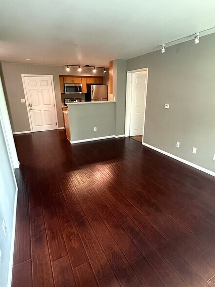 Building Photo - 1435 India St