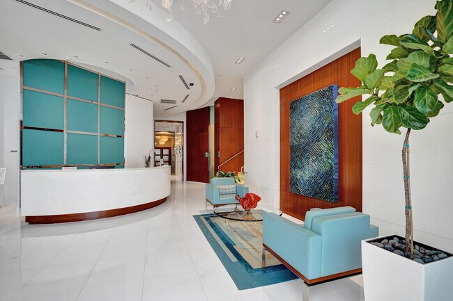 Building Photo - 2821 N Ocean Blvd