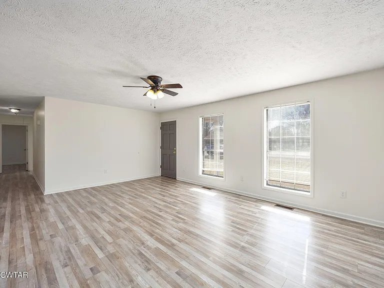 Building Photo - 52 University Cove