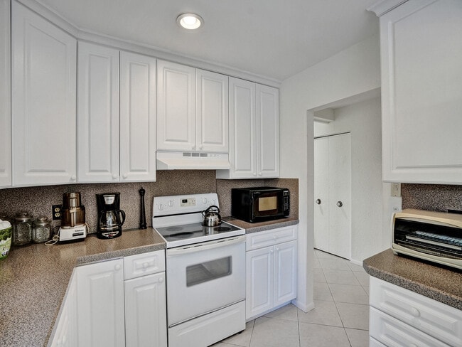 Kitchen - 8511 Casa Del Lago