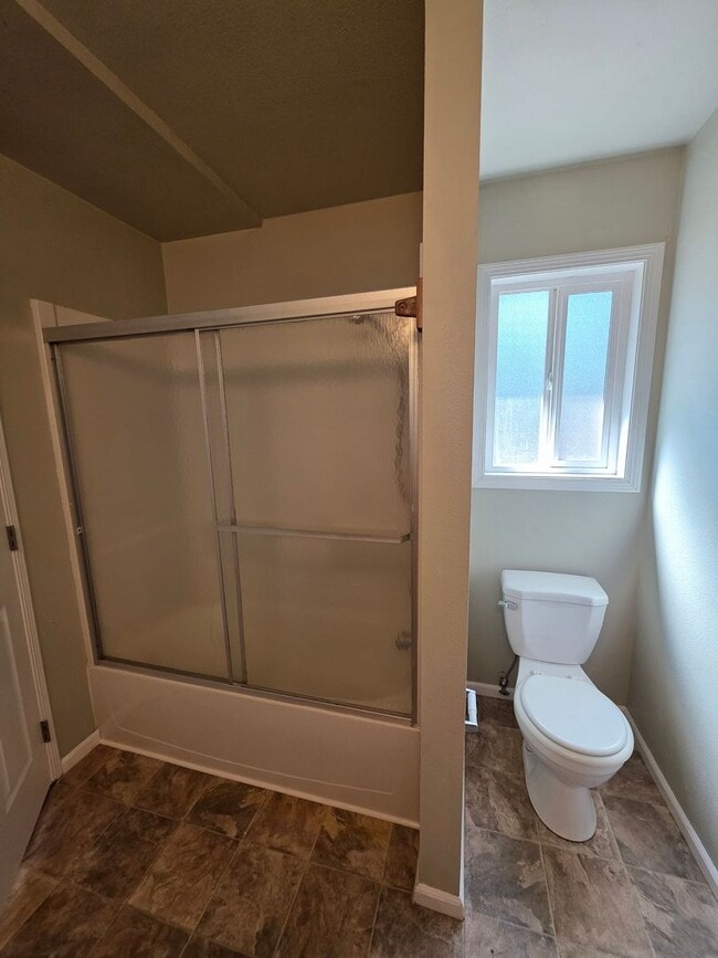 Building Photo - Charming 3 bedroom 2 bath