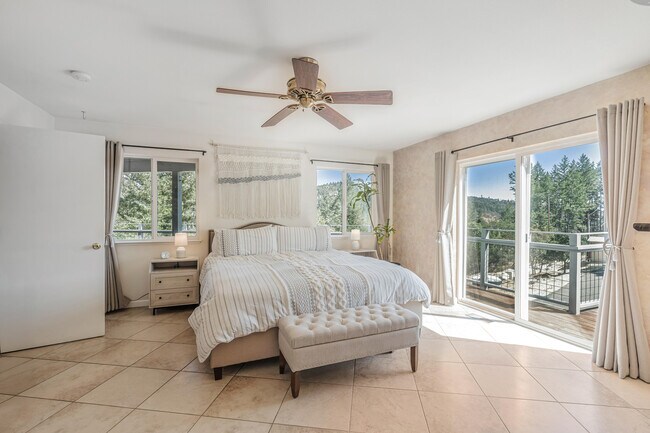 Building Photo - 323 Bodmer Ln