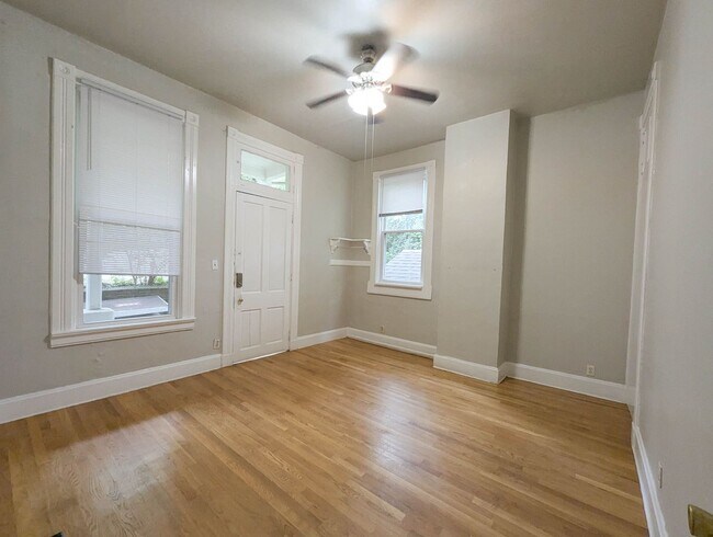 Building Photo - 32 Conklin St