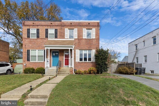 Building Photo - 3117 13th Rd S