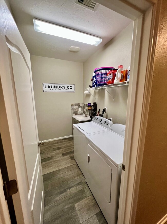 Building Photo - 9219 Barnsford Ln