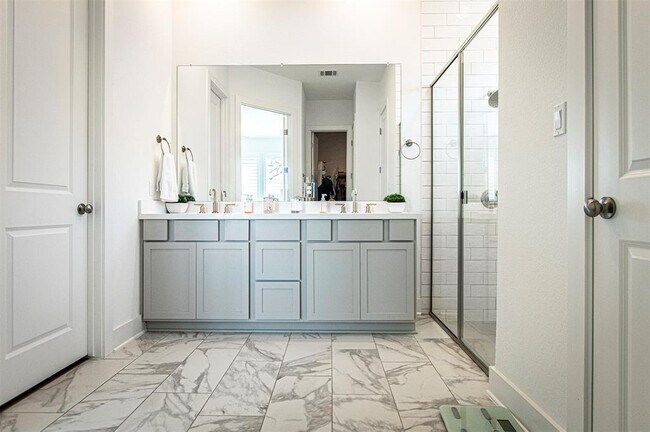 Building Photo - 215 Milam Crk Dr