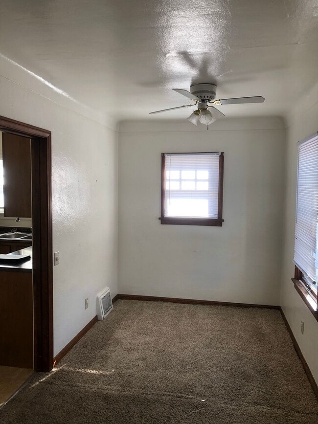 Building Photo - 555 Woodsdale Ave
