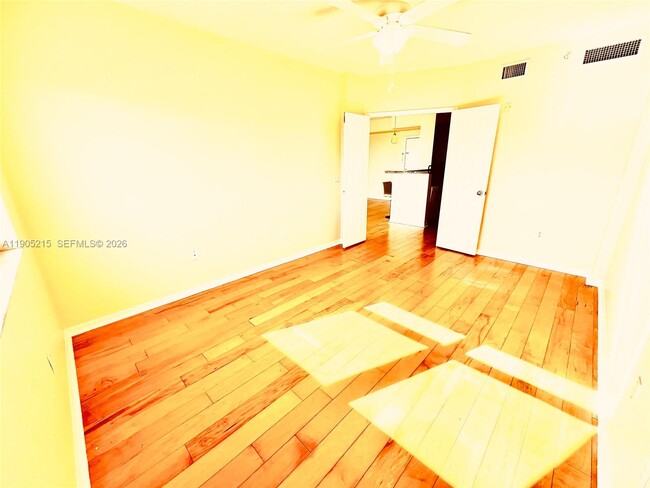 Building Photo - 2421 NE 65th St